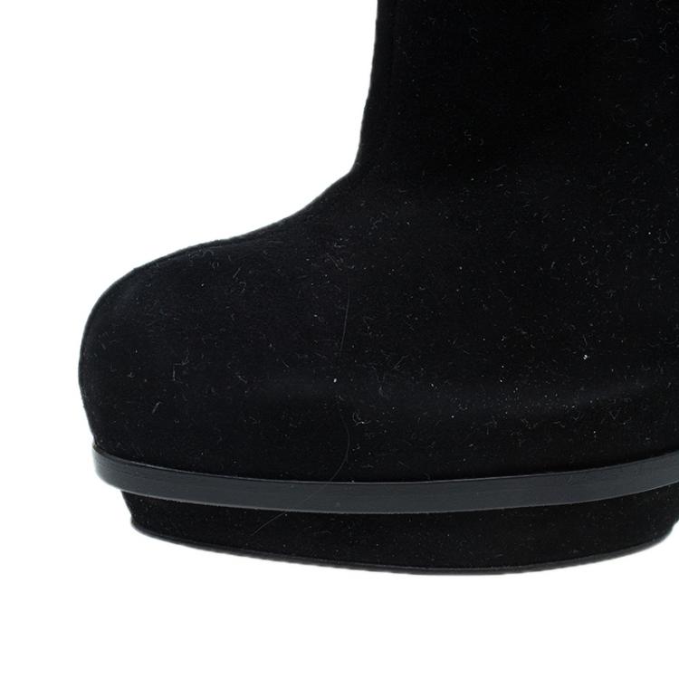 مملوكة مسبقًا Fendi Black Suede Cutout Platform Ankle Booties Size 39