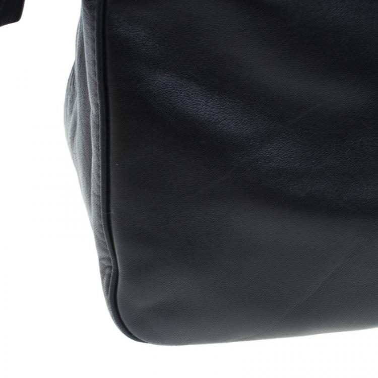 مملوكة مسبقًا Fendi Black Leather and Green Buckle Small Shoulder bag