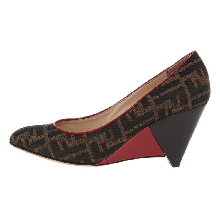 مملوكة مسبقًا Fendi Zucca Canvas Wedge Pumps Size 40