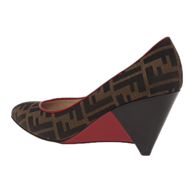 مملوكة مسبقًا Fendi Zucca Canvas Wedge Pumps Size 40