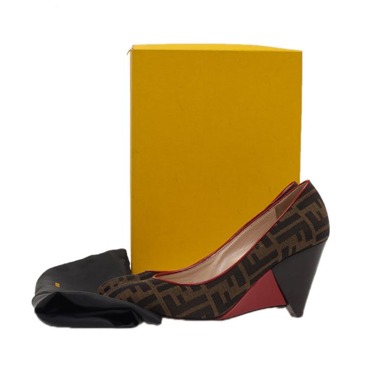 مملوكة مسبقًا Fendi Zucca Canvas Wedge Pumps Size 40