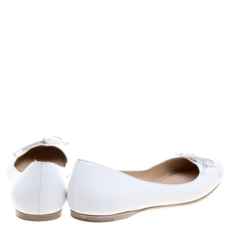 مملوكة مسبقًا Fendi White Leather Bow Ballet Flats Size 39