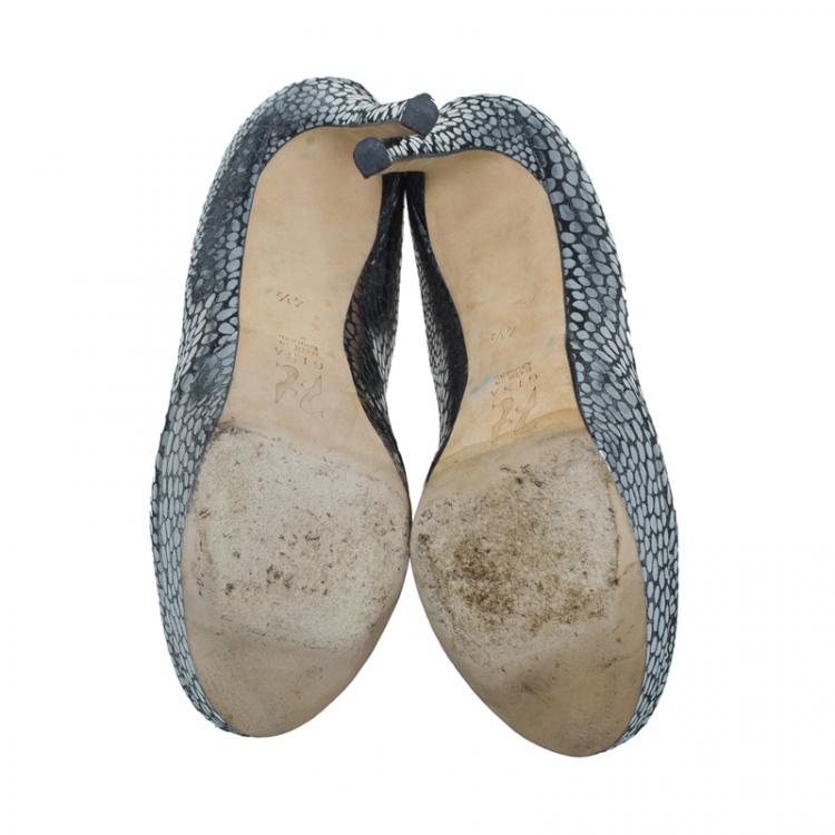 مملوكة مسبقًا Gina Silver Metallic Leather Platform Pumps Size 37.5