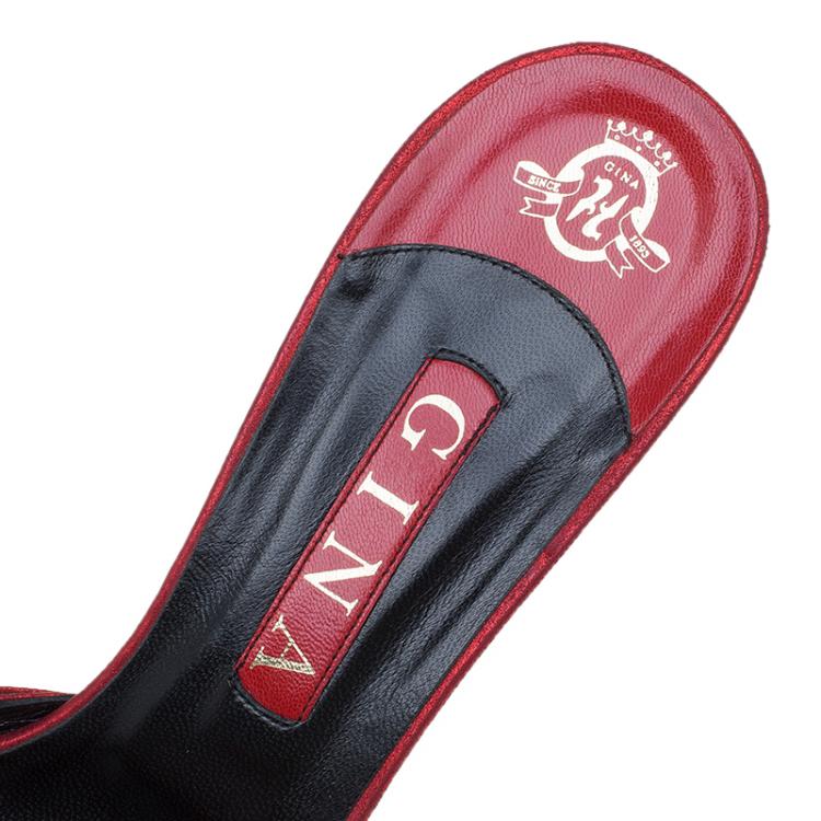مملوكة مسبقًا Gina Red Metallic Leather Bow Slides Size 40.5