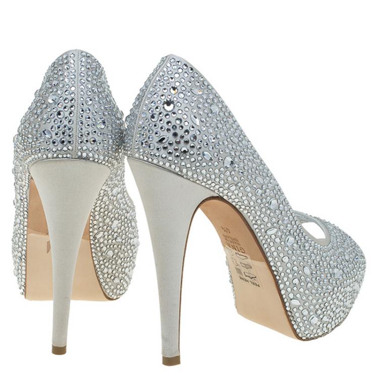 مملوكة مسبقًا Gina White Satin Crystal Embellished Peep Toe Platform Pumps Size 37.5