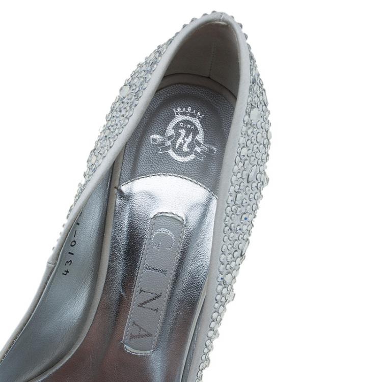 مملوكة مسبقًا Gina White Satin Crystal Embellished Peep Toe Platform Pumps Size 37.5