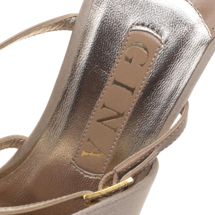 مملوكة مسبقًا Gina Beige Satin Cross Strap Slides Size 39