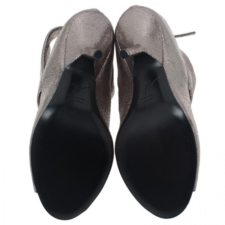 Pre Owned Giuseppe Zanotti Silver Metallic Leather Strappy Sandals Size 39