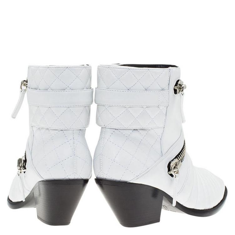 مملوكة مسبقًا Giuseppe Zanotti White Quilted Leather Ankle Boots Size 40