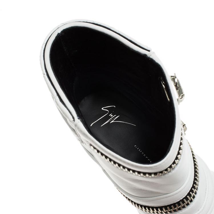 مملوكة مسبقًا Giuseppe Zanotti White Quilted Leather Ankle Boots Size 40