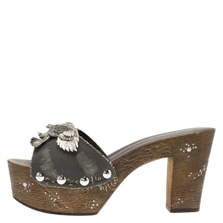 Pre Owned Giuseppe Zanotti Grey Canvas Eagle Embellished Saboot Platform Slides Size 40