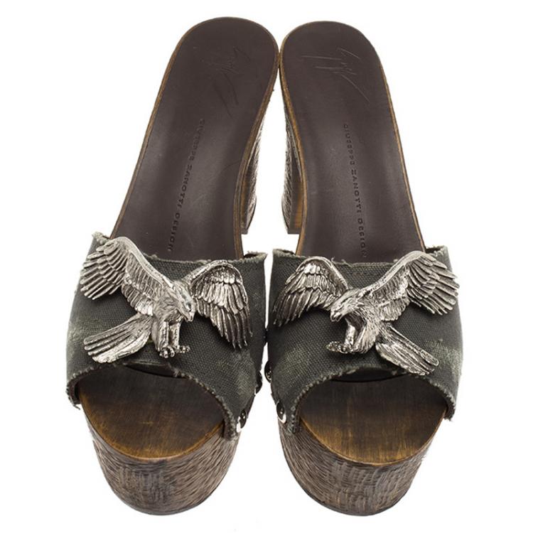 Pre Owned Giuseppe Zanotti Grey Canvas Eagle Embellished Saboot Platform Slides Size 40