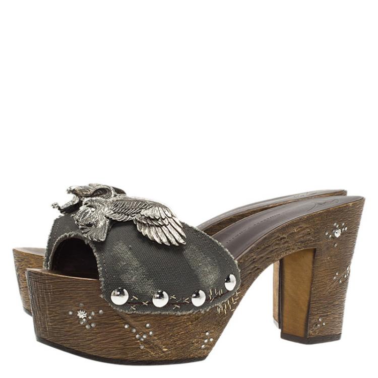 Pre Owned Giuseppe Zanotti Grey Canvas Eagle Embellished Saboot Platform Slides Size 40
