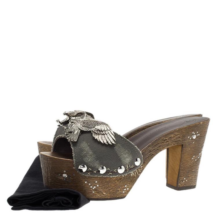 Pre Owned Giuseppe Zanotti Grey Canvas Eagle Embellished Saboot Platform Slides Size 40