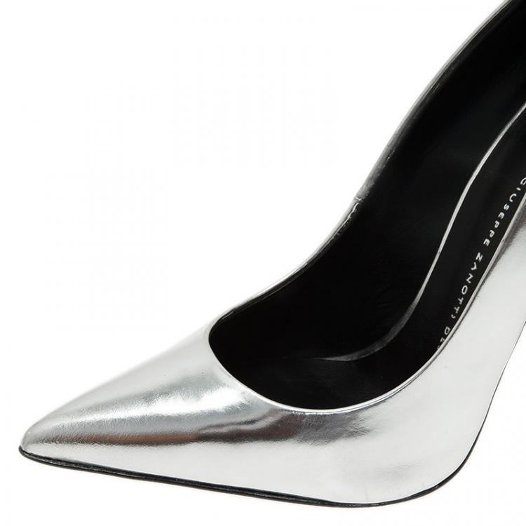 Pre Owned Giuseppe Zanotti Metallic Silver Pointed Toe Pumps Size 40 