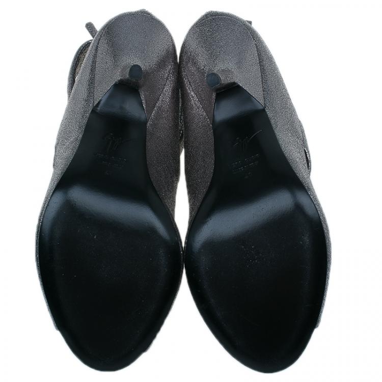 Pre Owned Giuseppe Zanotti Silver Metallic Leather Strappy Sandals Size 41