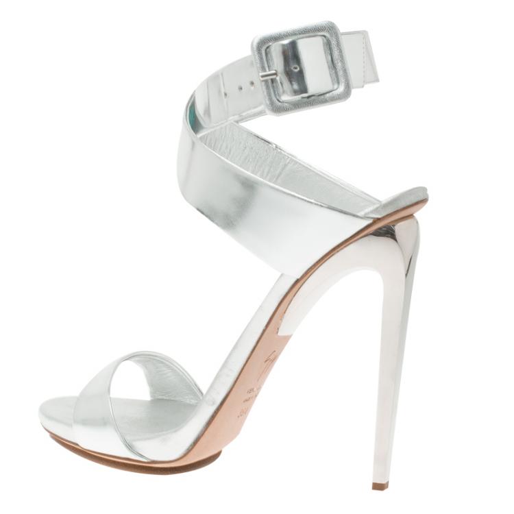 Pre Owned Giuseppe Zanotti Silver Metallic Leather Criss Cross Platform Sandals Size 39.5