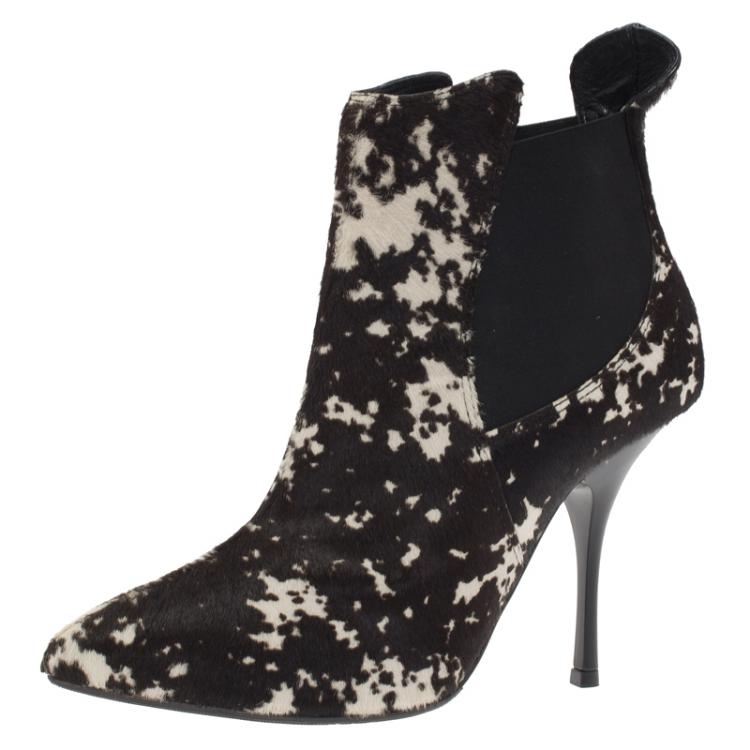 مملوكة مسبقًا Giuseppe Zanotti Monochrome Printed Ponyhair Ankle Boots Size 36