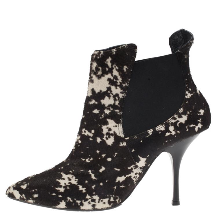 مملوكة مسبقًا Giuseppe Zanotti Monochrome Printed Ponyhair Ankle Boots Size 36