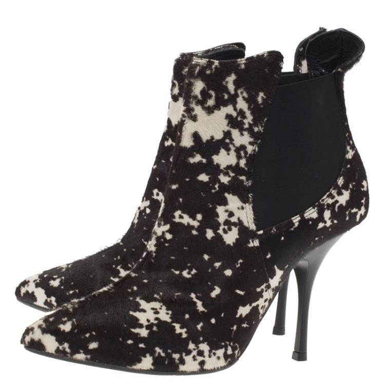 مملوكة مسبقًا Giuseppe Zanotti Monochrome Printed Ponyhair Ankle Boots Size 36