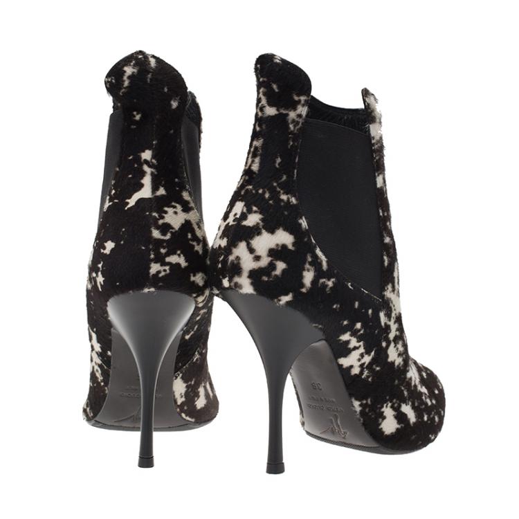 مملوكة مسبقًا Giuseppe Zanotti Monochrome Printed Ponyhair Ankle Boots Size 36