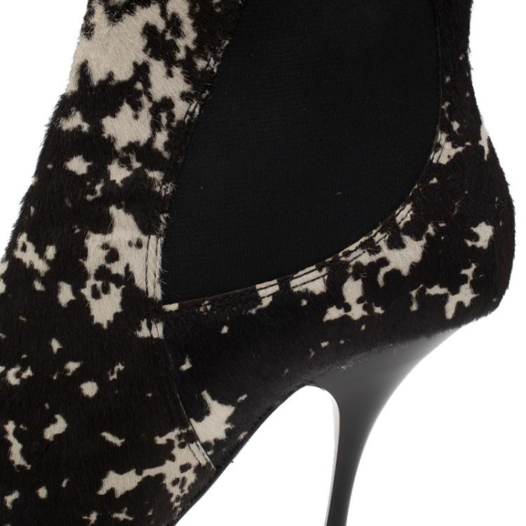 مملوكة مسبقًا Giuseppe Zanotti Monochrome Printed Ponyhair Ankle Boots Size 36