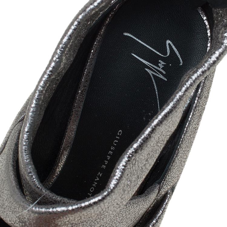 Pre Owned Giuseppe Zanotti Silver Metallic Leather Criss Cross Sandals Size 40