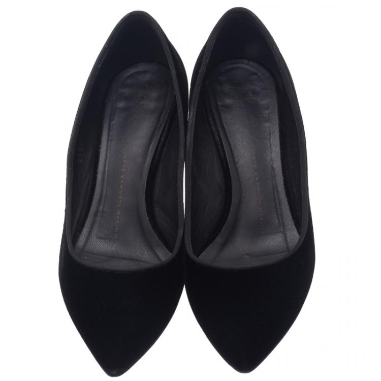 مملوكة مسبقًا Giuseppe Zanotti Black Velvet Spiked Block Heel Pumps Size 38