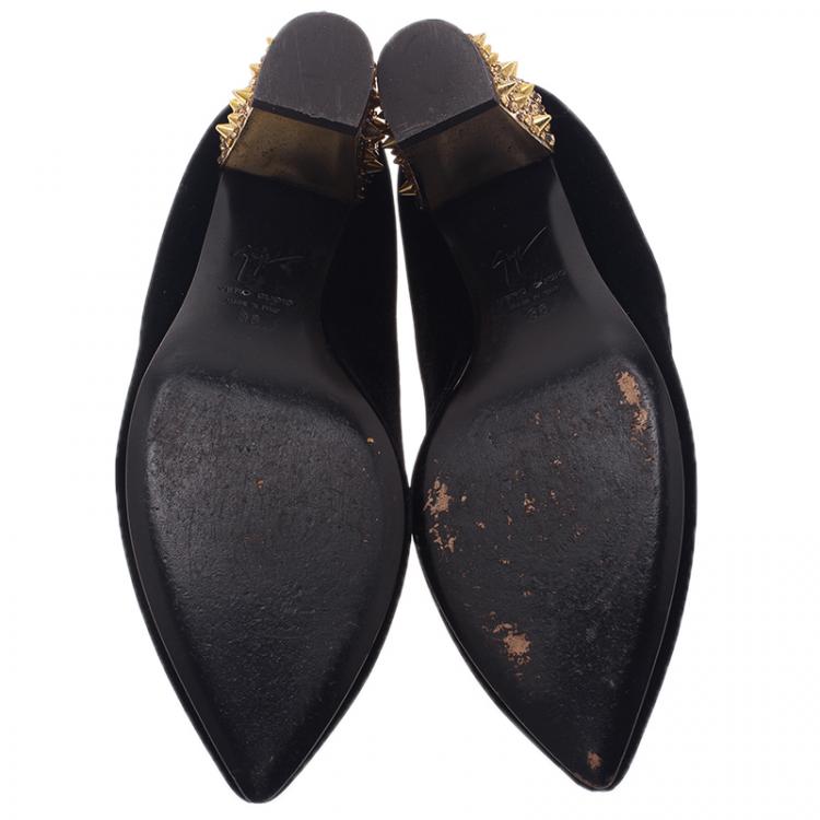 مملوكة مسبقًا Giuseppe Zanotti Black Velvet Spiked Block Heel Pumps Size 38