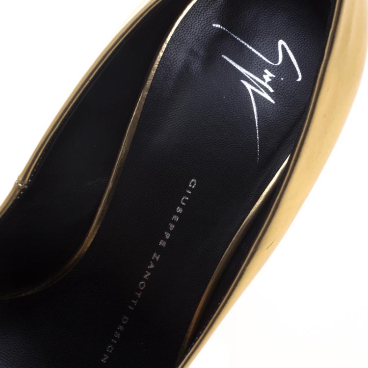 Pre Owned Giuseppe Zanotti Gold Leather Pointed Toe Pumps Size 38.5