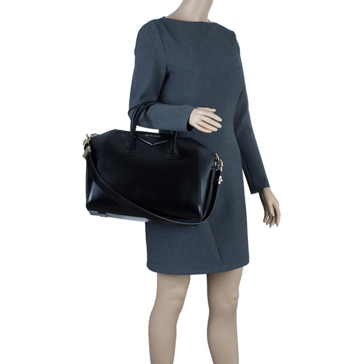 مملوكة مسبقًا Givenchy Black Shine Leather Medium Antigona Satchel Bag