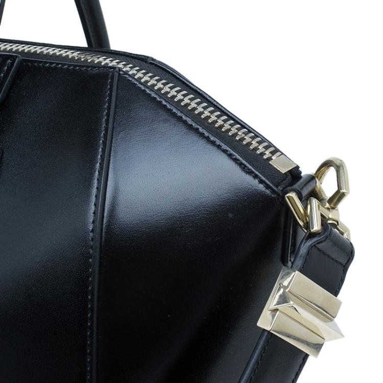 مملوكة مسبقًا Givenchy Black Shine Leather Medium Antigona Satchel Bag