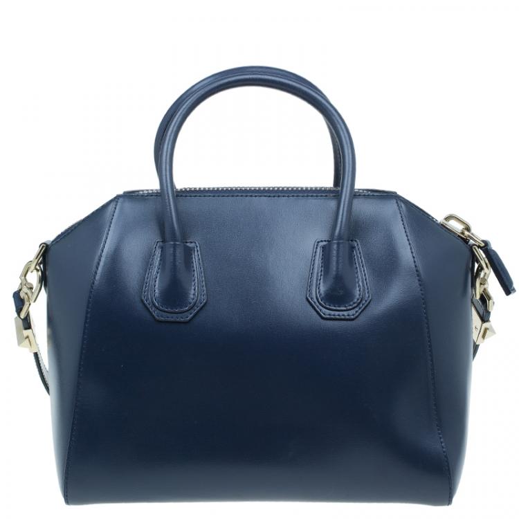 مملوكة مسبقًا Givenchy Navy Blue Leather Small Antigona Satchel Bag