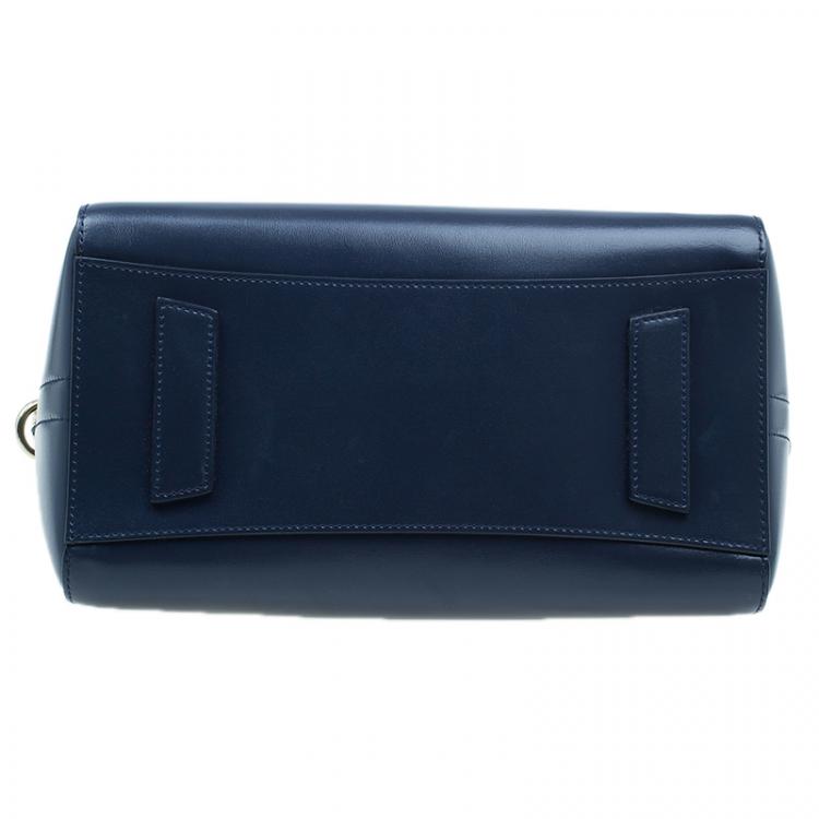 مملوكة مسبقًا Givenchy Navy Blue Leather Small Antigona Satchel Bag