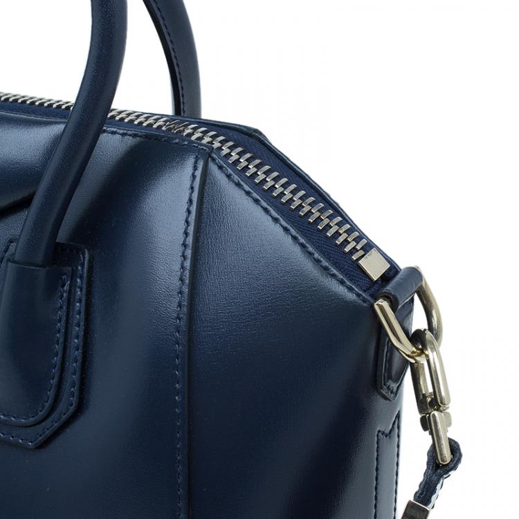 مملوكة مسبقًا Givenchy Navy Blue Leather Small Antigona Satchel Bag