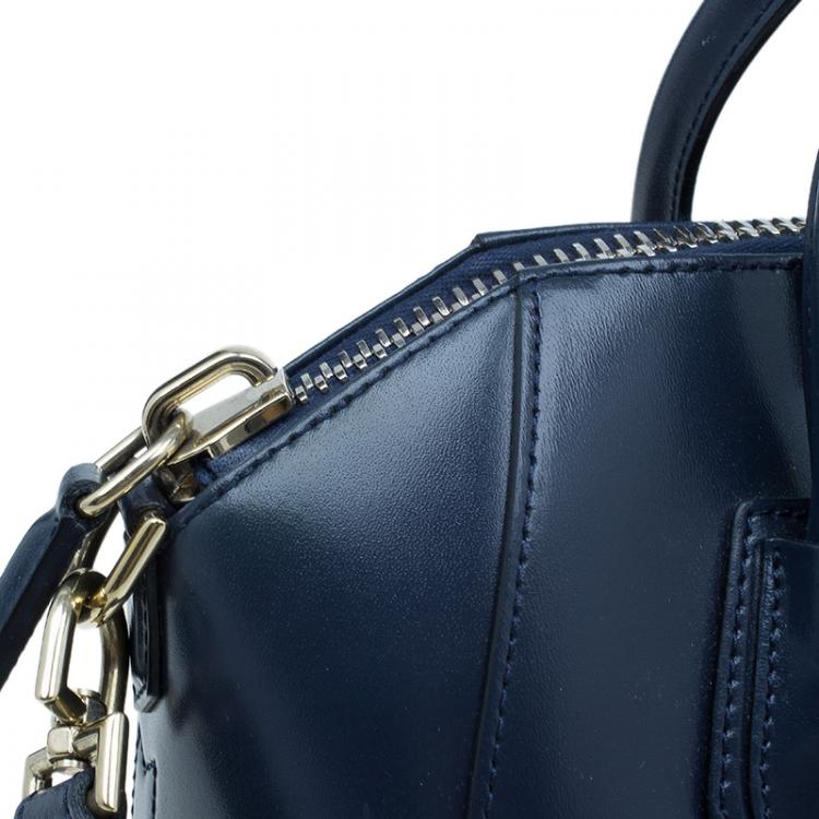 مملوكة مسبقًا Givenchy Navy Blue Leather Small Antigona Satchel Bag