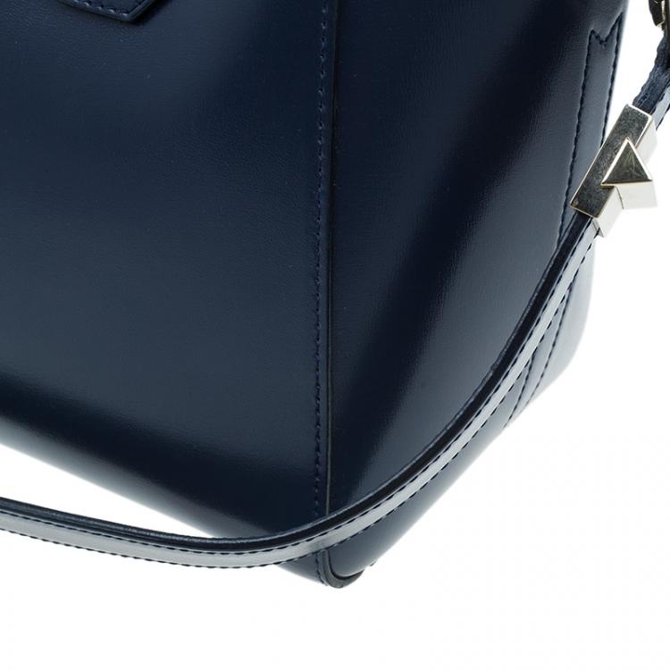 مملوكة مسبقًا Givenchy Navy Blue Leather Small Antigona Satchel Bag