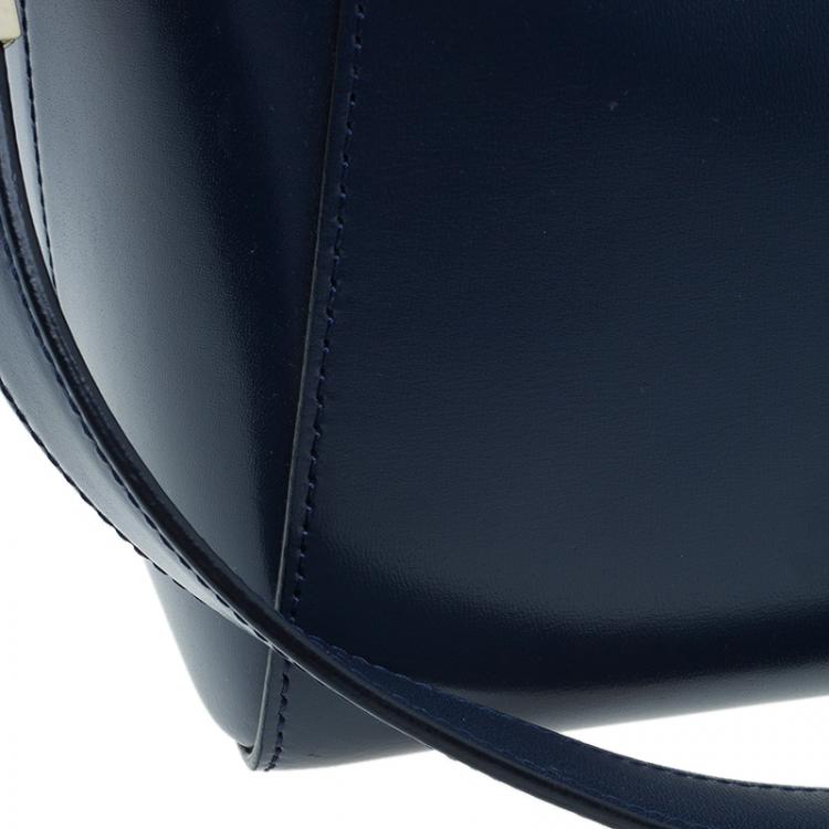 مملوكة مسبقًا Givenchy Navy Blue Leather Small Antigona Satchel Bag