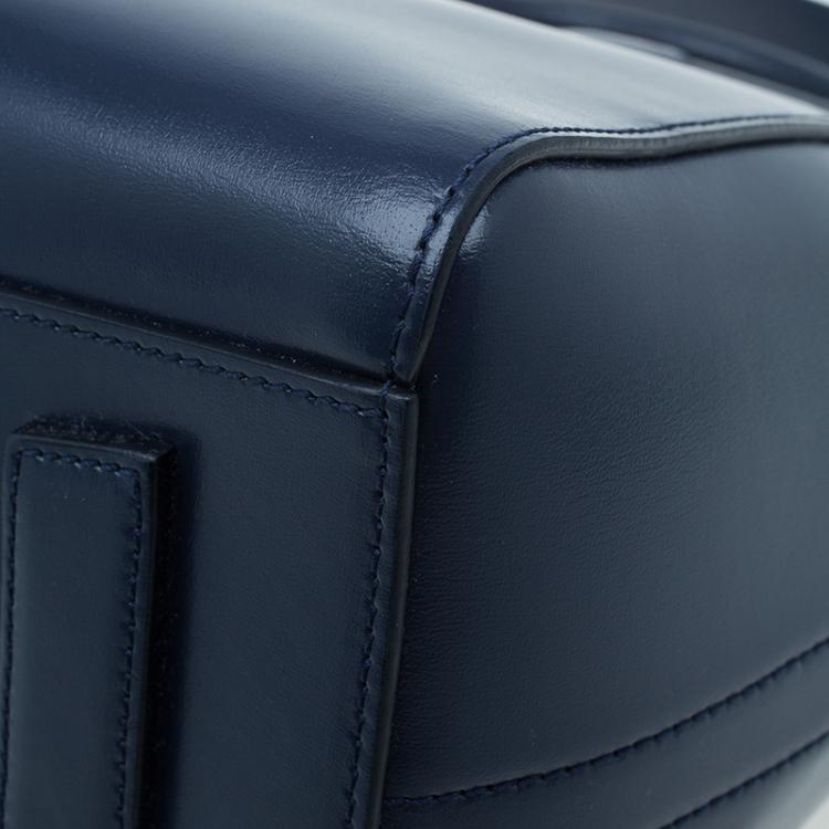 مملوكة مسبقًا Givenchy Navy Blue Leather Small Antigona Satchel Bag