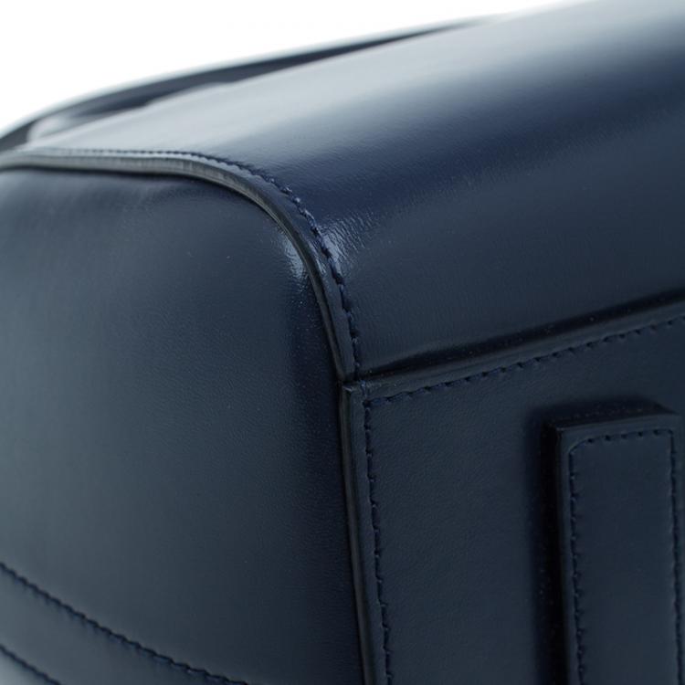 مملوكة مسبقًا Givenchy Navy Blue Leather Small Antigona Satchel Bag