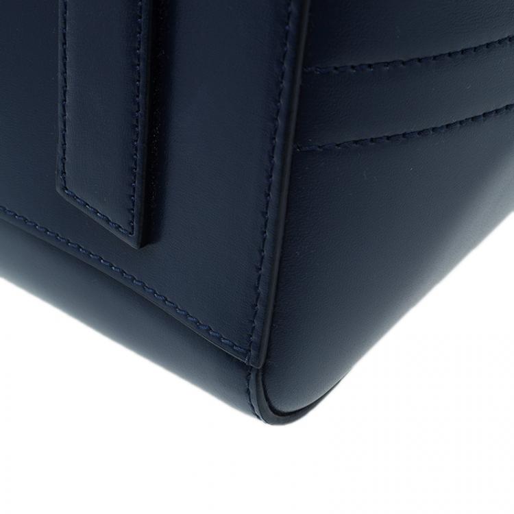مملوكة مسبقًا Givenchy Navy Blue Leather Small Antigona Satchel Bag
