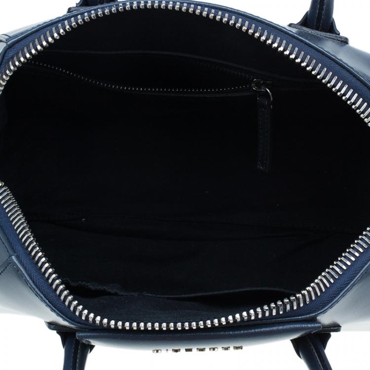 مملوكة مسبقًا Givenchy Navy Blue Leather Small Antigona Satchel Bag