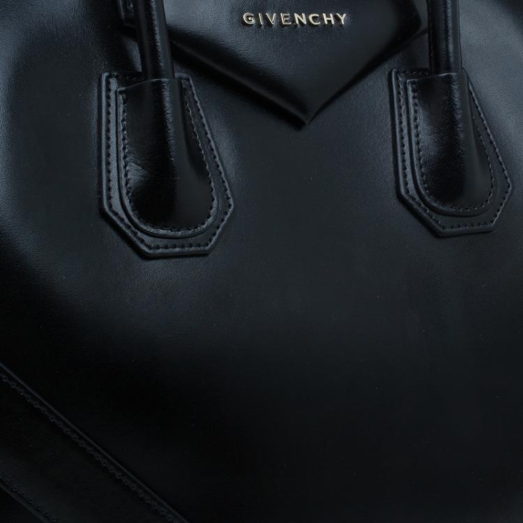 مملوكة مسبقًا Givenchy Black Leather Medium Antigona Satchel