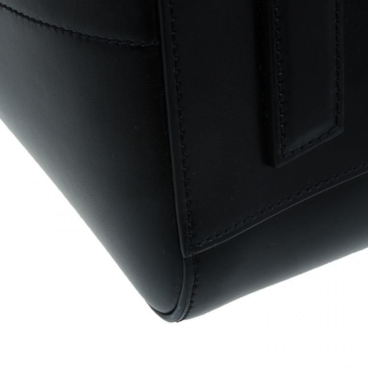 مملوكة مسبقًا Givenchy Black Leather Medium Antigona Satchel