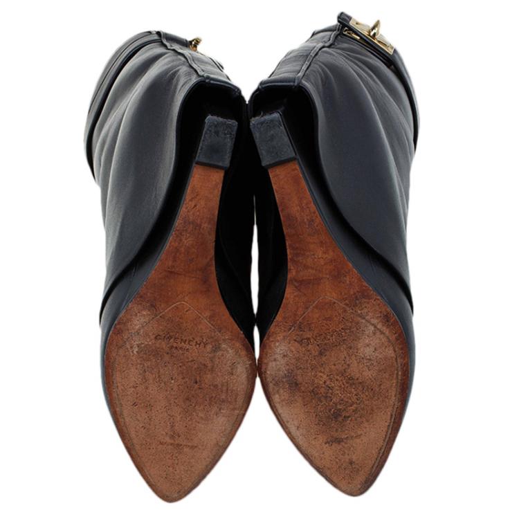 مملوكة مسبقًا Givenchy Black Leather Shark Lock Wedge Ankle Boots Size 37
