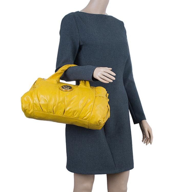 مملوكة مسبقًا Gucci Yellow Leather Small Hysteria Satchel