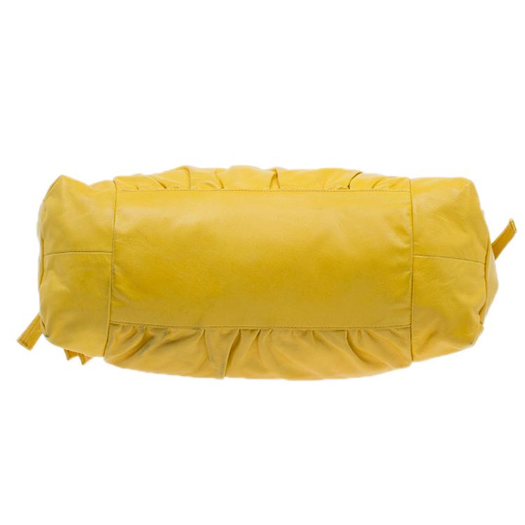 مملوكة مسبقًا Gucci Yellow Leather Small Hysteria Satchel