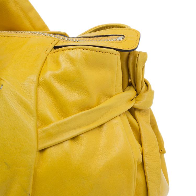 مملوكة مسبقًا Gucci Yellow Leather Small Hysteria Satchel
