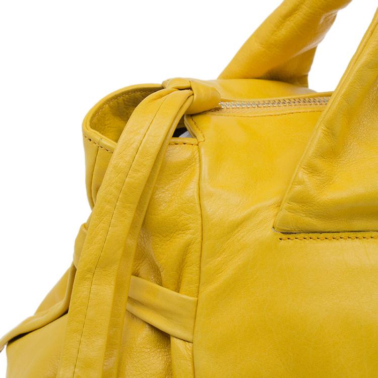 مملوكة مسبقًا Gucci Yellow Leather Small Hysteria Satchel