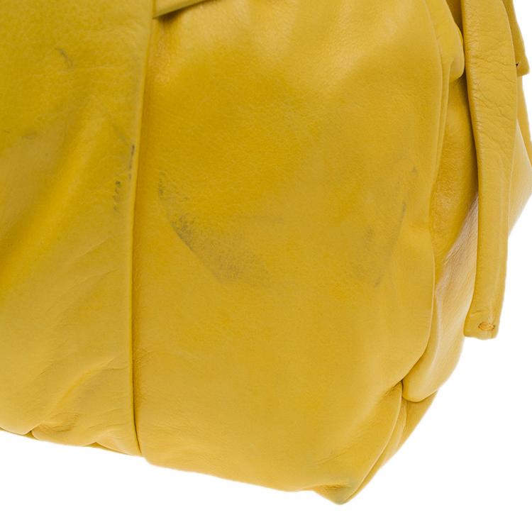 مملوكة مسبقًا Gucci Yellow Leather Small Hysteria Satchel